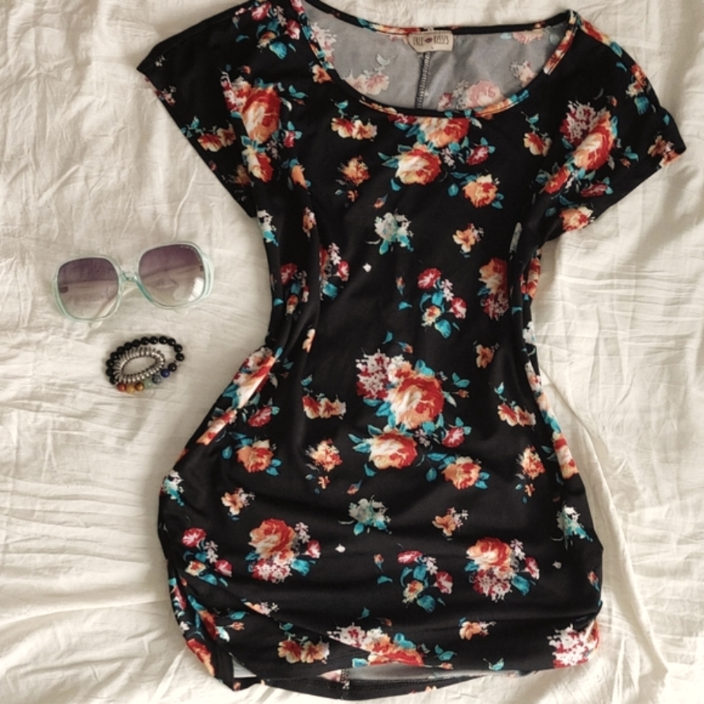 Floral Blouse | Free Kisses | Black Floral